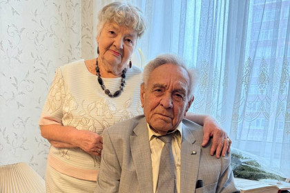 65 лет рука об руку: супруги из Новосибирска отпраздновали железную свадьбу