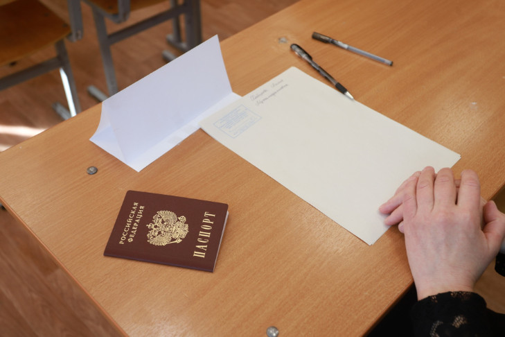 Восемь человек вывели с ЕГЭ из-за шпаргалок и телефонов в Новосибирске