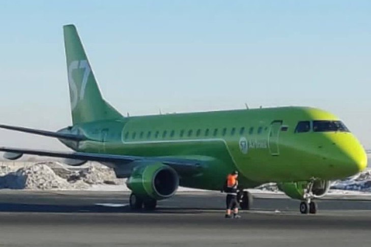 Двенадцать пассажиров не пустили на авиарейс из Новосибирска в Таджикистан