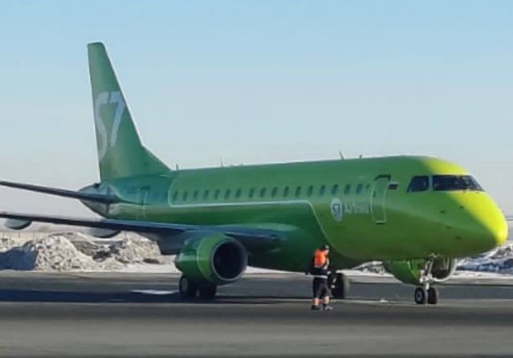 Двенадцать пассажиров не пустили на авиарейс из Новосибирска в Таджикистан