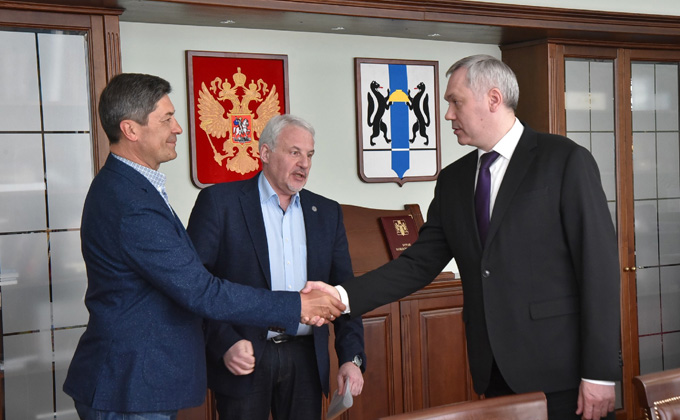 Андрей Травников встретился с новым главным тренером ХК «Сибирь»