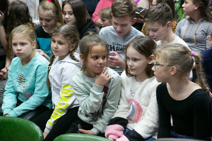 Ещё 10000 рублей семьям с детьми - в Госдуме предлагают продолжить выплаты