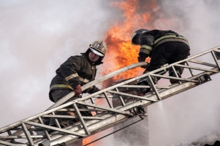 Лжепожарные в Новосибирске требуют деньги с погорельцев