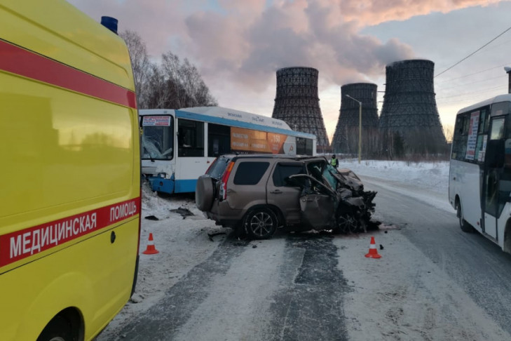 Смертельная лобовая авария произошла на Выборной в Новосибирске