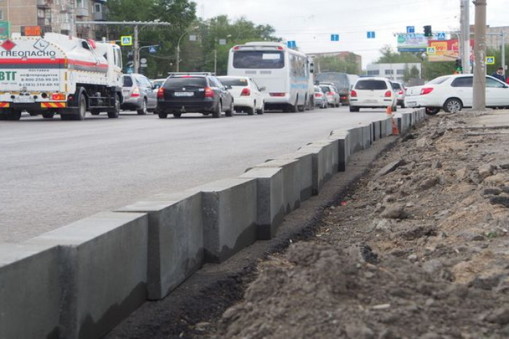 Три километра Красного проспекта отремонтировали дорожники