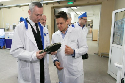 Андрей Травников обсудил с руководством «НЭВЗ-Союз» перспективы развития производства нанокерамики