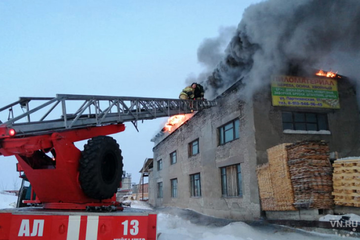 Пожар на пилораме в Куйбышеве потушила высотная техника