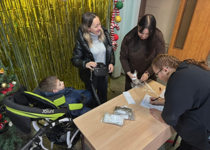 Особенному ребенку из Бердска передали средства на реабилитацию