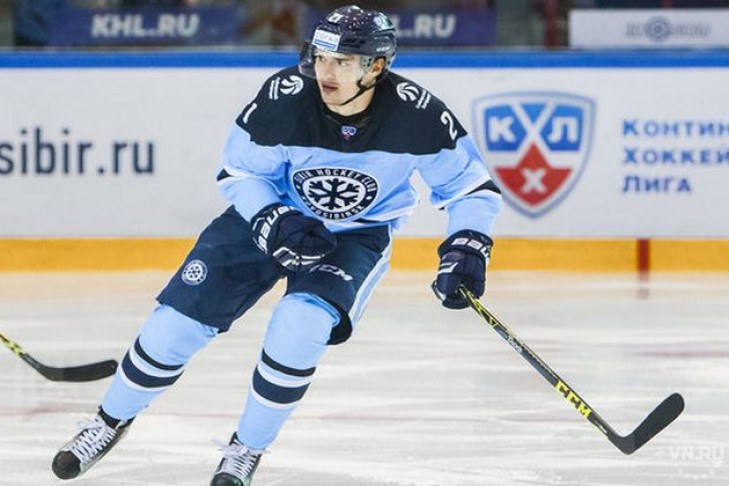 Хоккейная «Сибирь» продлила контракт с Виталием Меньшиковым