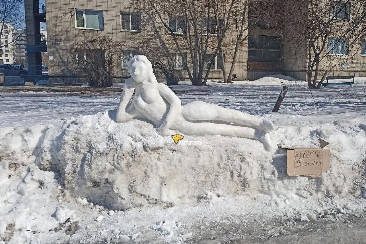 Снежная скульптура Анжелы появилась в Калининском районе Новосибирска