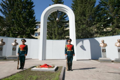 Мемориал героев реконструировали в НВВКУ