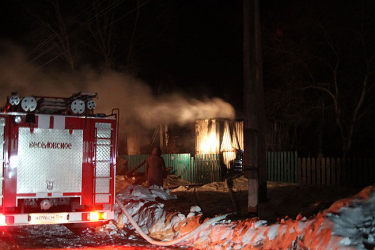 Пожарные нашли мертвеца под завалами дома на улице Лескова 