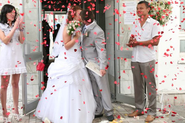 Только 4% молодых пар из Новосибирска планирует свадьбы в 2020 году 