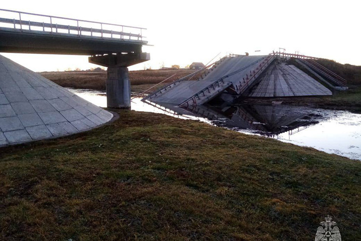 Временная насыпь появится на месте разрушенного моста в Новосибирской области