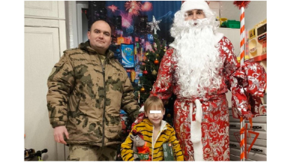 Бойцы Росгвардии исполнили новогоднюю мечту мальчика из Новосибирска