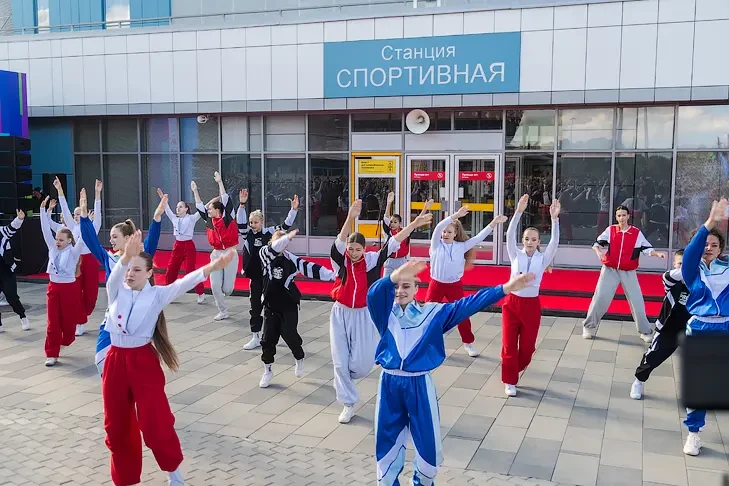 Первые пассажиры прибыли на станцию «Спортивная» в Новосибирске