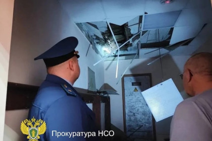 После обрушения потолка в спортшколе Татарска прокуратура проводит проверку