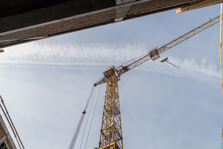 Мужчина упал с башенного крана на Красном проспекте в Новосибирске