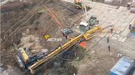 На стройплощадке в Новосибирске рухнула буровая установка