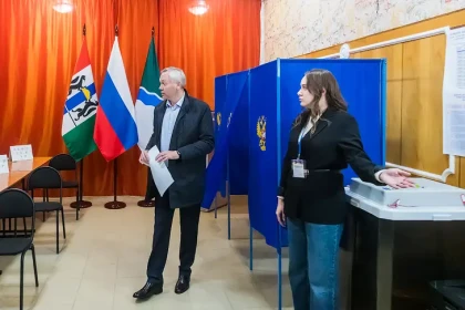 Андрей Травников проголосовал на выборах депутатов в Новосибирской области