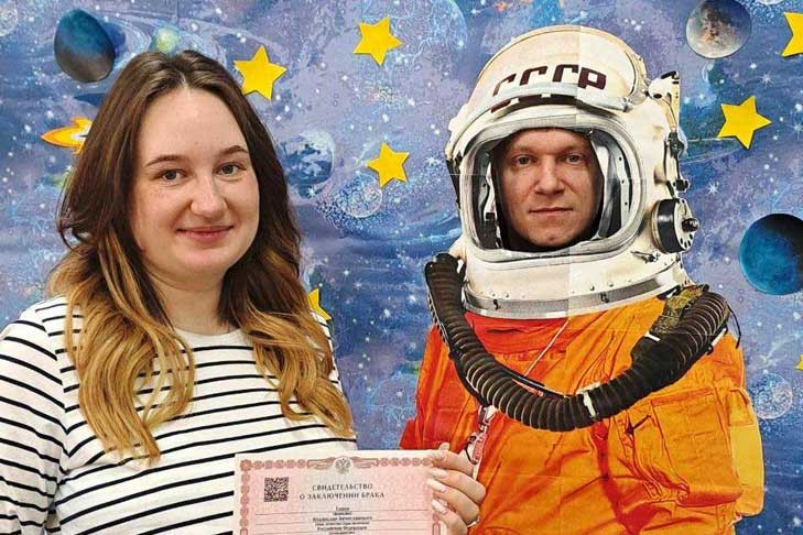 Вышли замуж за космонавтов две жительницы Искитима 12 апреля