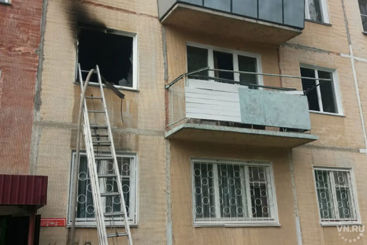 Обгоревшая девочка выпрыгнула из окна многоэтажки в Бердске
