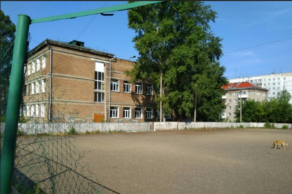 Особый режим введут в школе №153 из-за угрозы обрушения кровли