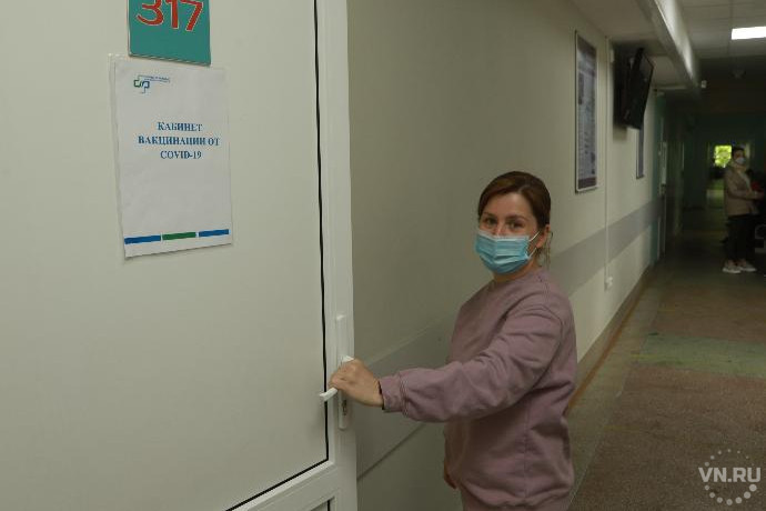Удаленка и отстранение от работы – что грозит тем, кто не поставит обязательную прививку от COVID-19 в Новосибирске