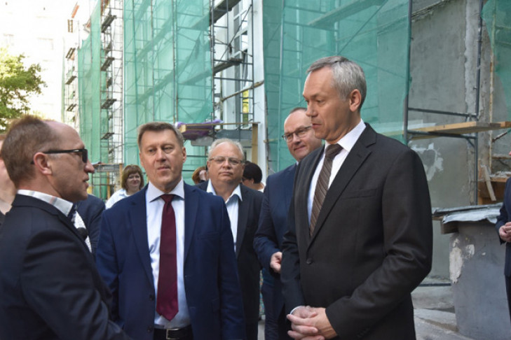 Губернатор Травников контролирует реализацию программы капремонта в многоквартирных домах