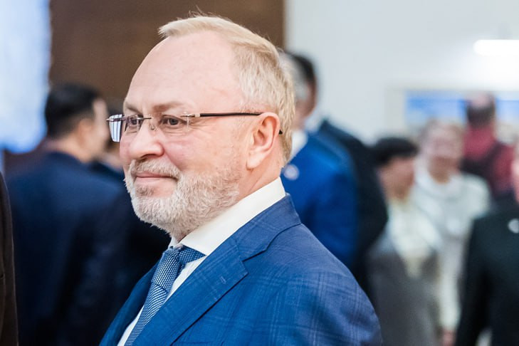 Владимир Путин наградил орденом Почета Владимира Знаткова