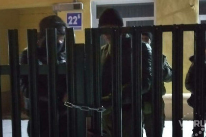 Люди в камуфляже захватили частный детский сад в Новосибирске