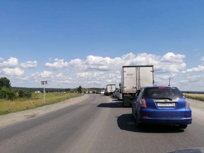 10-километровая пробка выросла под Новосибирском из-за ремонта дорог