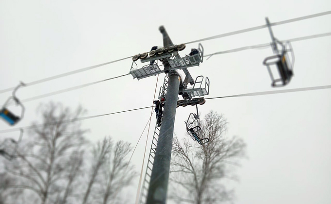 Спасатели сняли сноубордистку с горы в Юрманке 