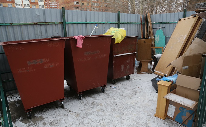 «Можем расторгнуть концессию»: повышение на 40% тарифов на вывоз мусора возмутило депутатов Заксобрания