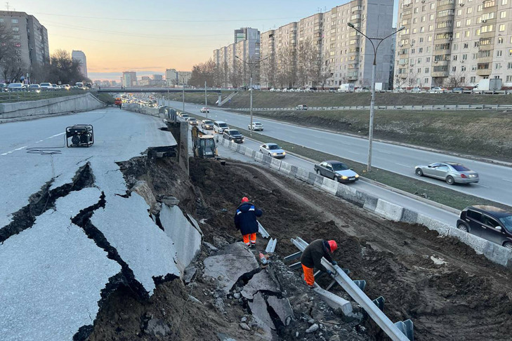 Строители начали разбирать завалы на Ипподромской в Новосибирске