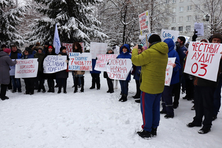 «Скорой нужна помощь!» – медики провели пикет в Новосибирске