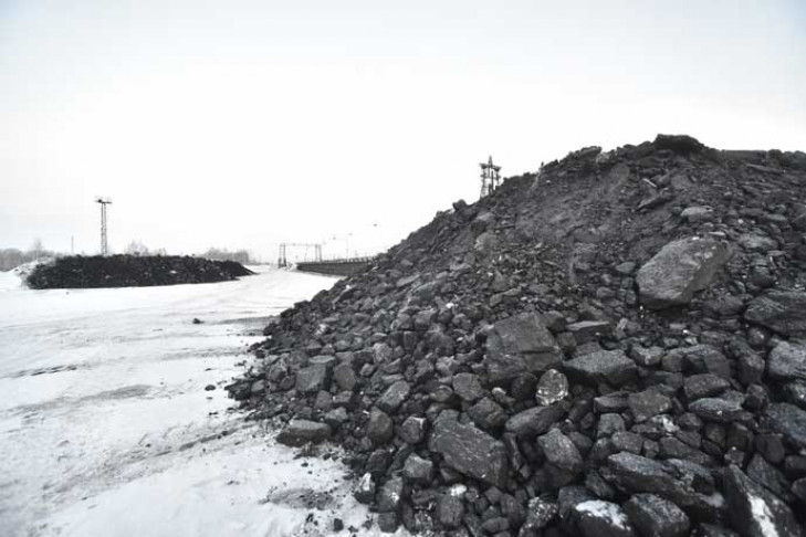 Поставка угля в районы области идет бесперебойно – губернатор Травников