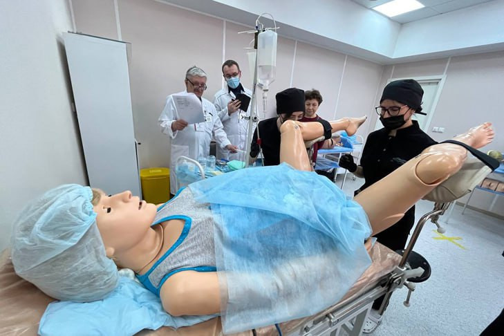 СКР изучает причину женской драки у кабинета гинеколога в Новосибирске