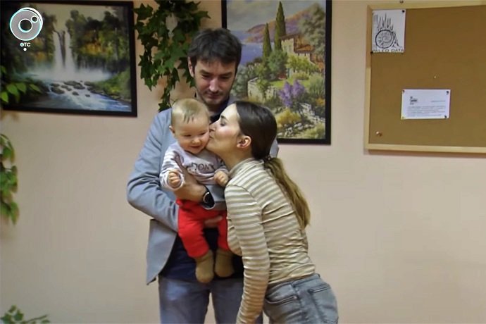 С младенцем путешествуют по миру ученые из Новосибирска