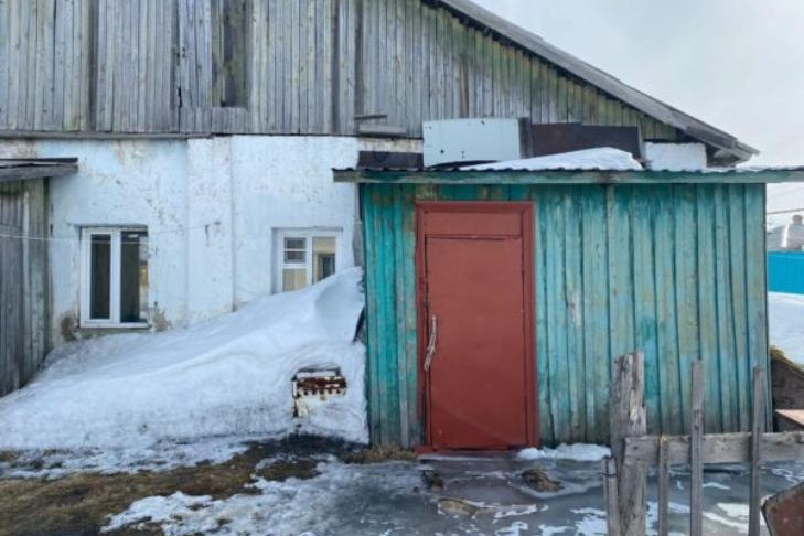 Расселения аварийного барака семь лет ждет сирота из Барабинска
