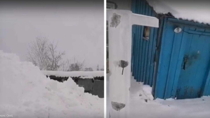 Трактор завалил снегом дом пенсионерки-инвалида в Новосибирской области