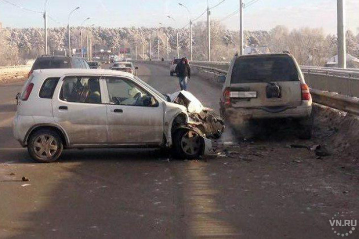 Мать двухлетней девочки загляделась на пешехода и попала в ДТП 