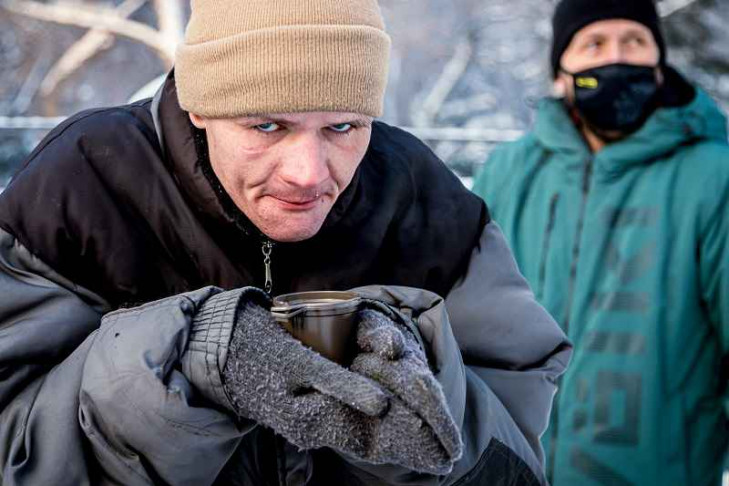 В носке новосибирского бомжа нашли 50 тысяч рублей