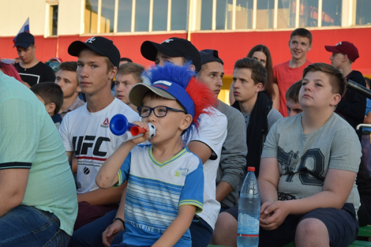Футбол Россия-Хорватия черепановцы увидят на большом экране