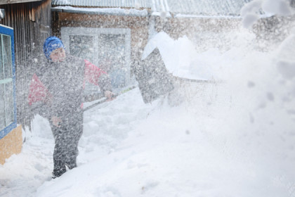Активисты помогают чистить снег в частном секторе Новосибирска