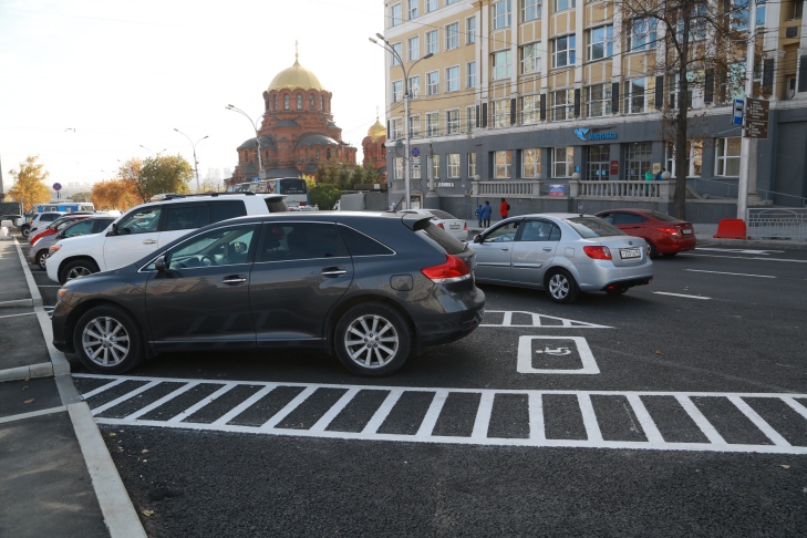 Четыре платных парковки откроют в центре Новосибирска