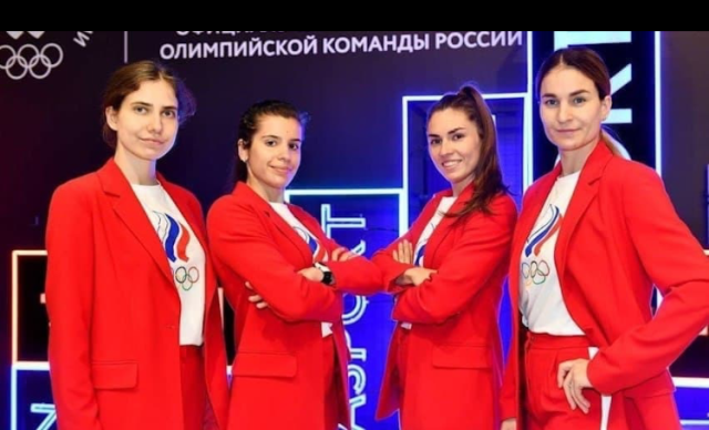 Новосибирская саблистка София Позднякова завоевала еще одно золото Токио - в командном турнире