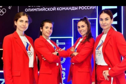 Новосибирская саблистка София Позднякова завоевала еще одно золото Токио - в командном турнире