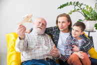 Каждый второй россиянин контролирует счета своих родителей