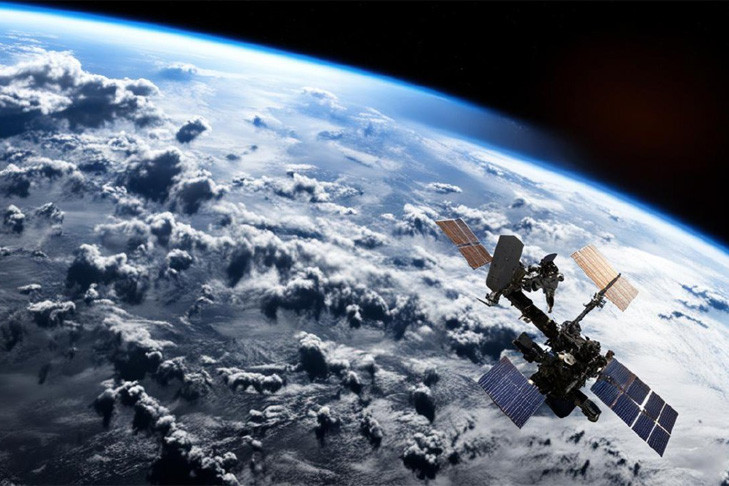 Новая космическая станция России пролетит через полюса Земли